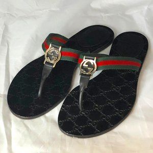 Gucci Thong Sandals- Gold Interlocking G's- Size 39 1/2  ( 9 1/2)